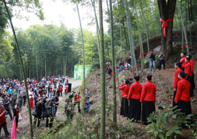 乡村旅游，把绿水青山变成金山银山