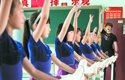 山村小学舞蹈老师