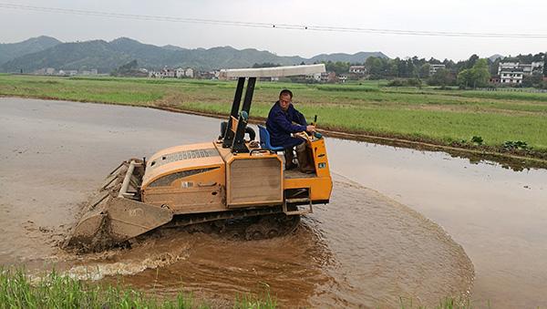 <p>探索新模式 争做新农民</p><p>——江苏建湖种粮大户经营情况调查报告</p>