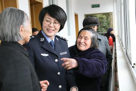 爱心澎湃，一路朝霞——记全国学雷锋“最美人物”胡朝霞