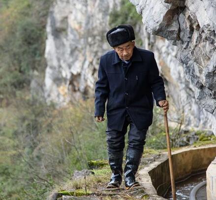 绝壁凿“天渠” 壮志凌山河