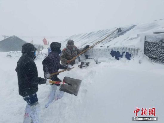 近日异常天气频发 多省份遭遇连续强降雪